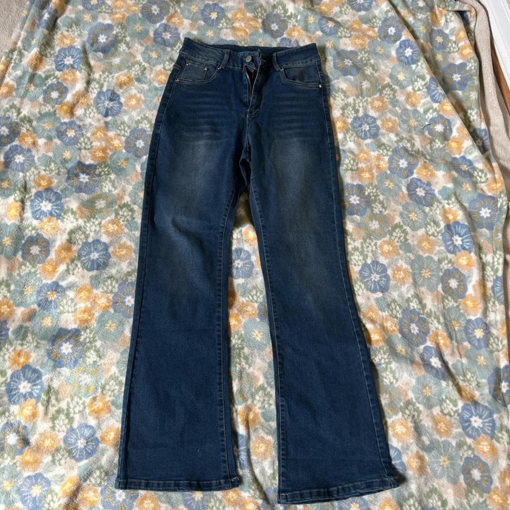 Medium/Dark wash high-waisted boot cut jeans women's small